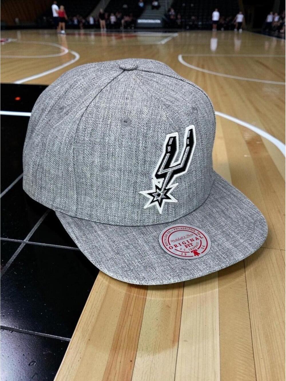 San Antonio Spurs Silver Metallic Logo Heather Gray Original Fit M&N Snapback
